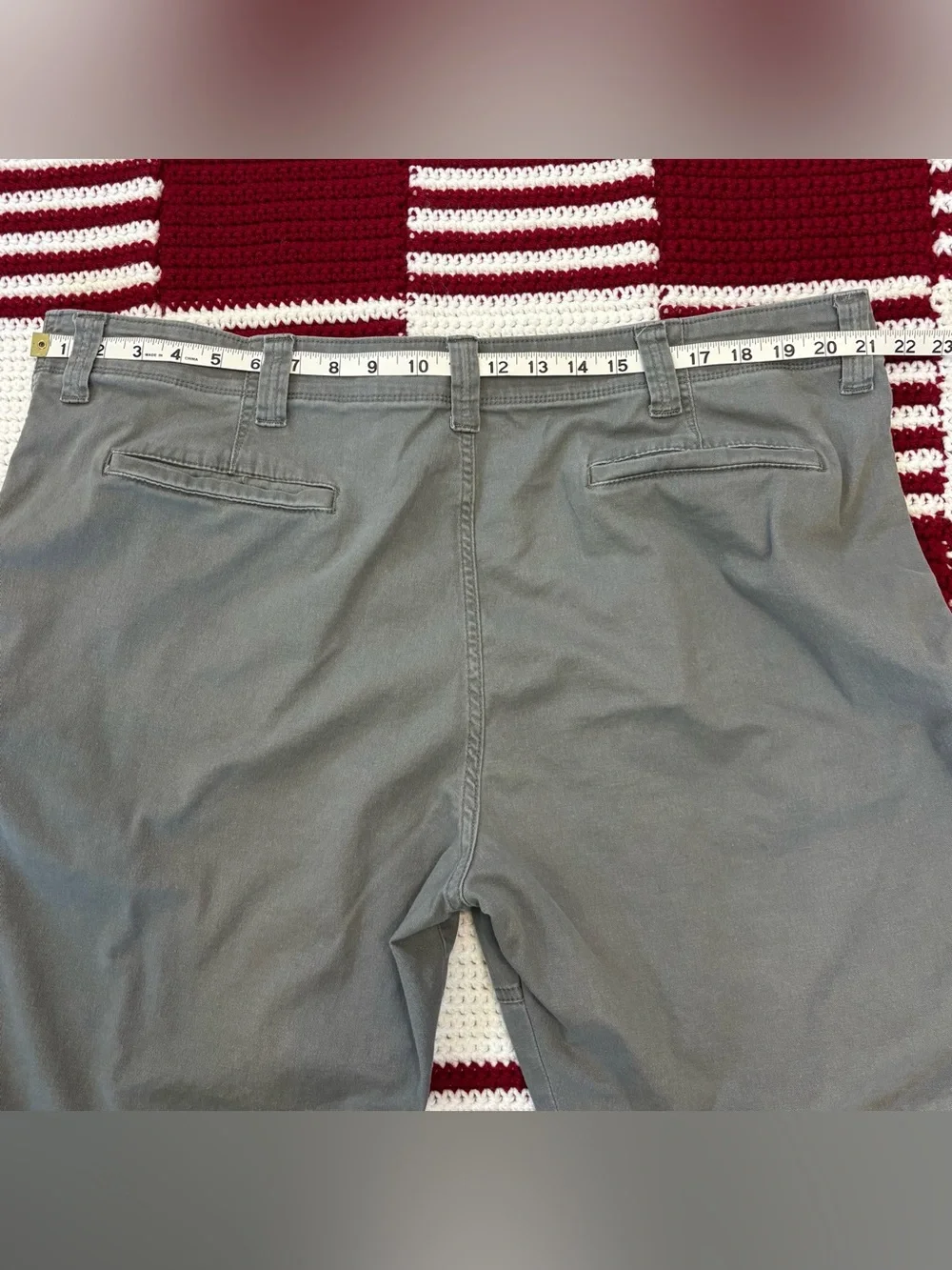 Wrangler Men’s Relaxed Fit Cargo Shorts Gray Sz 42x10, Utility Multi Pocket